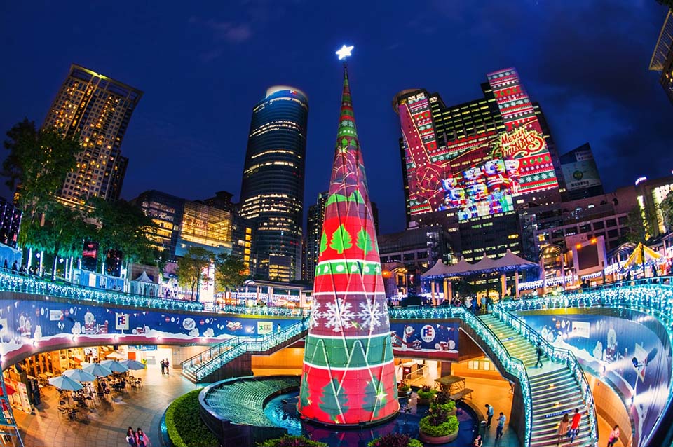new-taipei-city-hall-christmas-projection-hexogonsolution