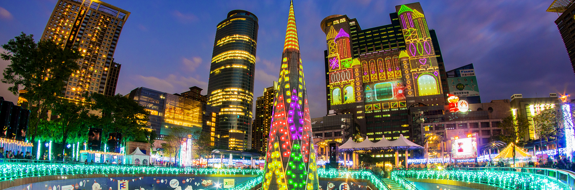 2016 11 New Taipei City Hall Christmas Projection -MAIN